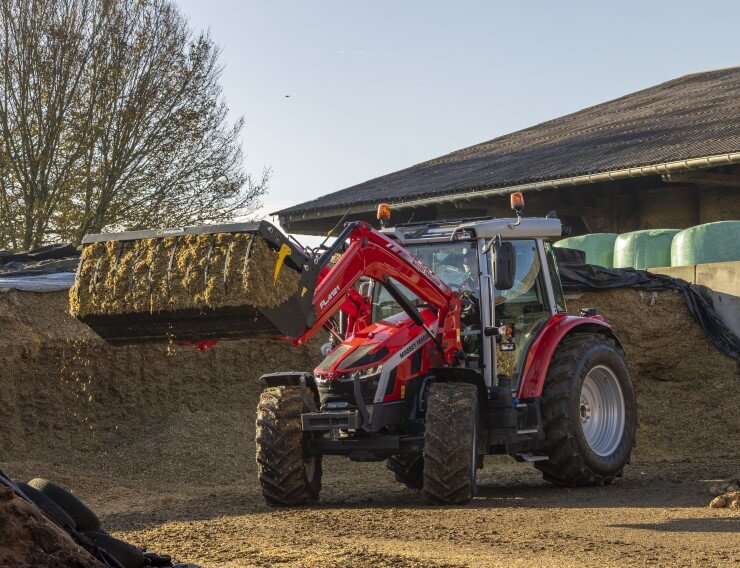 technology-and-innovation-tractors-mf-5s-high-flow-110l-740x568