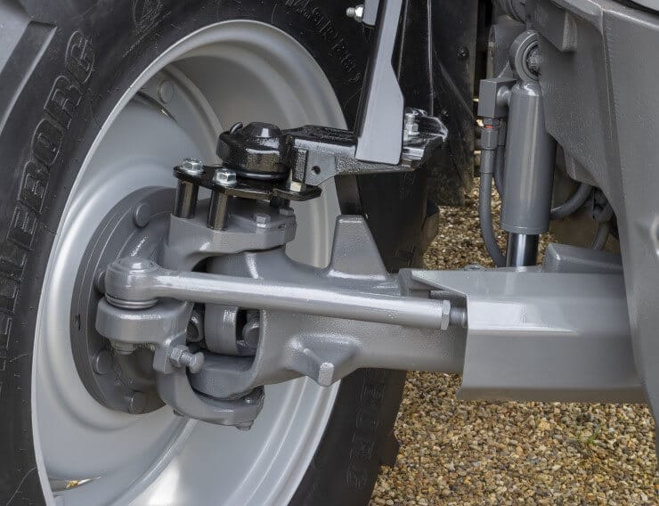 technology-and-innovation-tractors-mf-5s-hydraulic-suspension-740x568